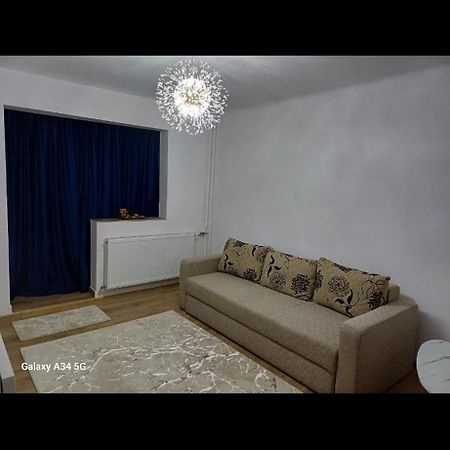 Апартаменты Garsoniera Luminoasa Крайова Экстерьер фото